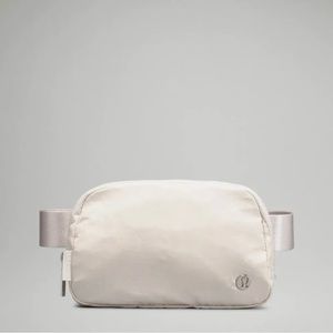 🍋🆕🍋Lululemon Everywhere Belt Bag in White Opal - brand new with tags